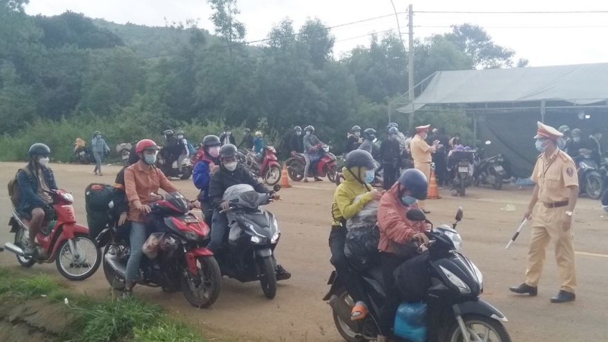 Lao động nghèo hồi hương tránh dịch: Đường về nhà gian nan