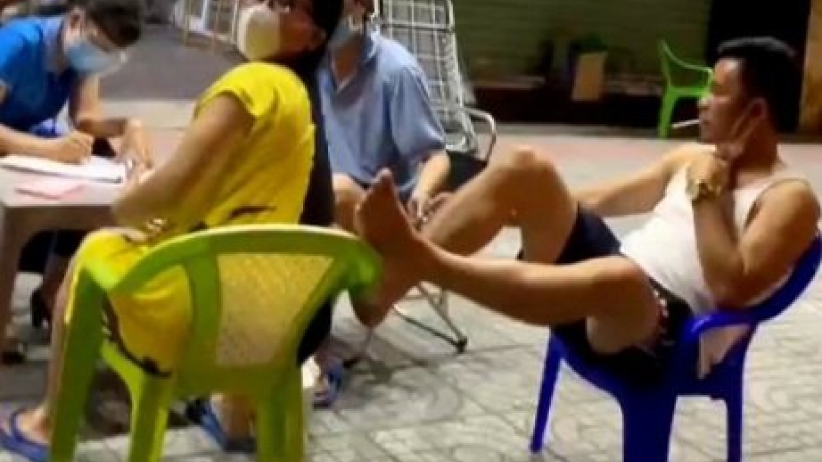 Ăn nhậu và say xỉn khi giãn cách, nhóm người bị xử phạt 50 triệu đồng 