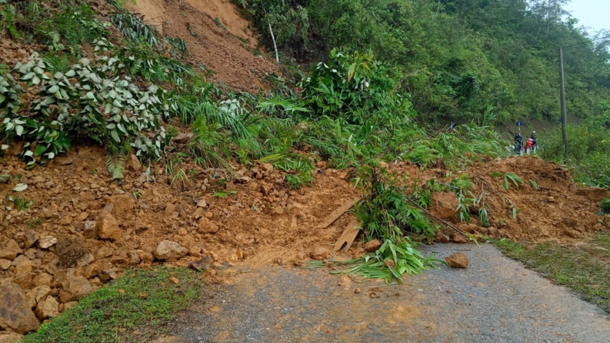 Mưa lớn kéo dài gây sạt lở nhiều tuyến giao thông ở Lai Châu