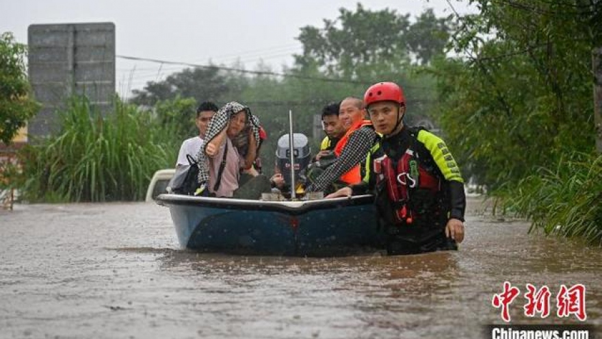 Mưa lớn tiếp tục hoành hành tại nhiều khu vực ở Trung Quốc