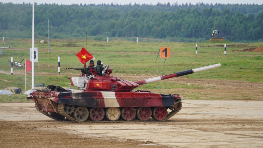 Kíp xe thứ 2 của Đội tuyển xe tăng QĐND Việt Nam xuất trận