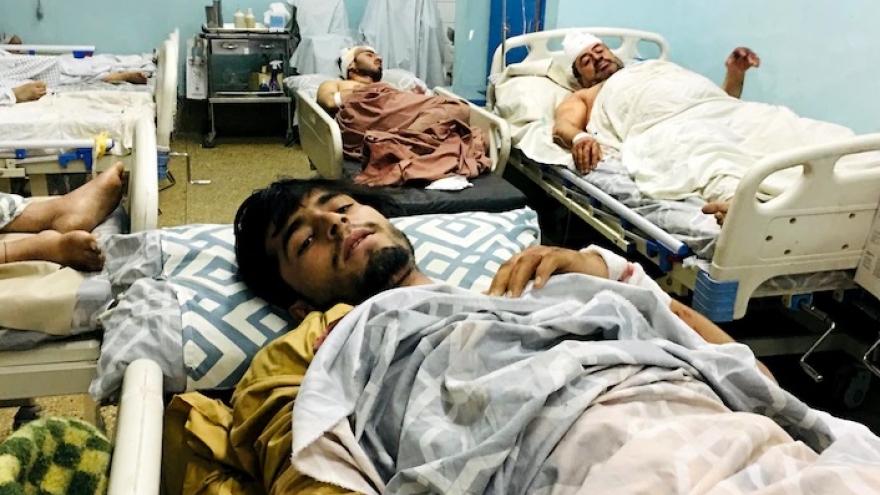 Thế giới phẫn nỗ vụ đánh bom khủng bố Kabul vào những ngày sơ tán cuối