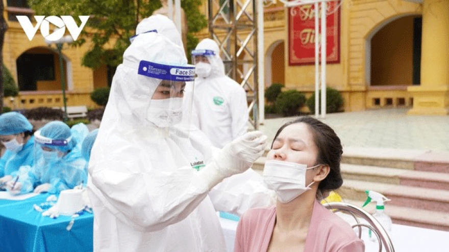 Hanoi rolls out mass COVID-19 testing for 300,000 residents