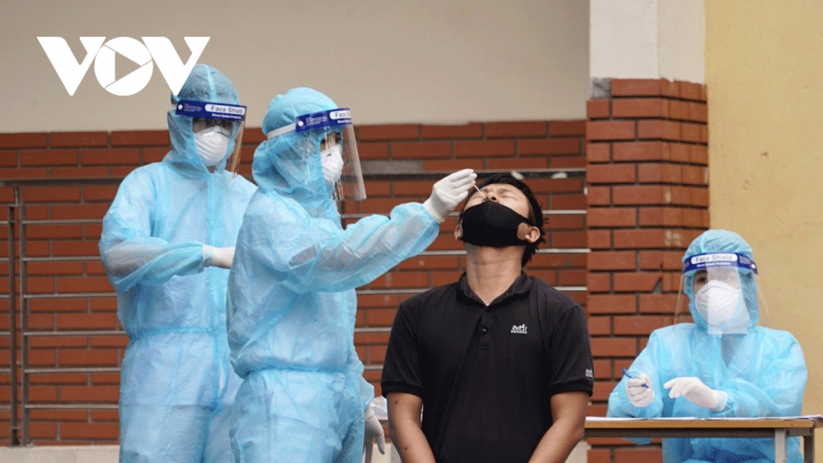 Hanoi tests high-risk groups to isolate COVID-19 infections
