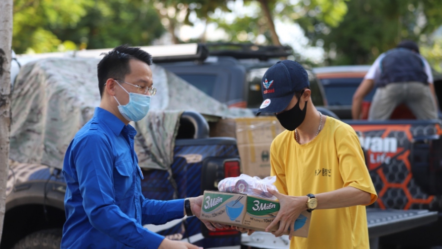 Thành đoàn Đà Nẵng tặng nhu yếu phẩm hỗ trợ sinh viên