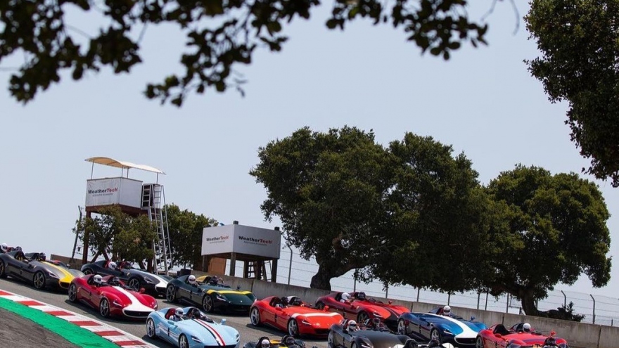 Hình ảnh hơn 30 chiếc Ferrari Monza tụ họp tại sự kiện siêu xe lớn nhất thế giới