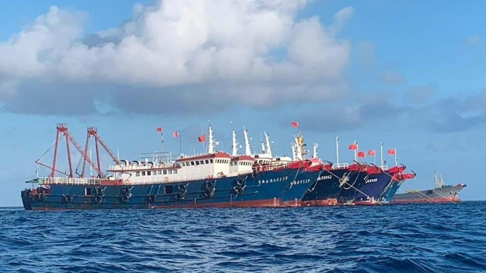 Philippines gửi công hàm phản đối Trung Quốc bắn pháo sáng vào máy bay quân sự