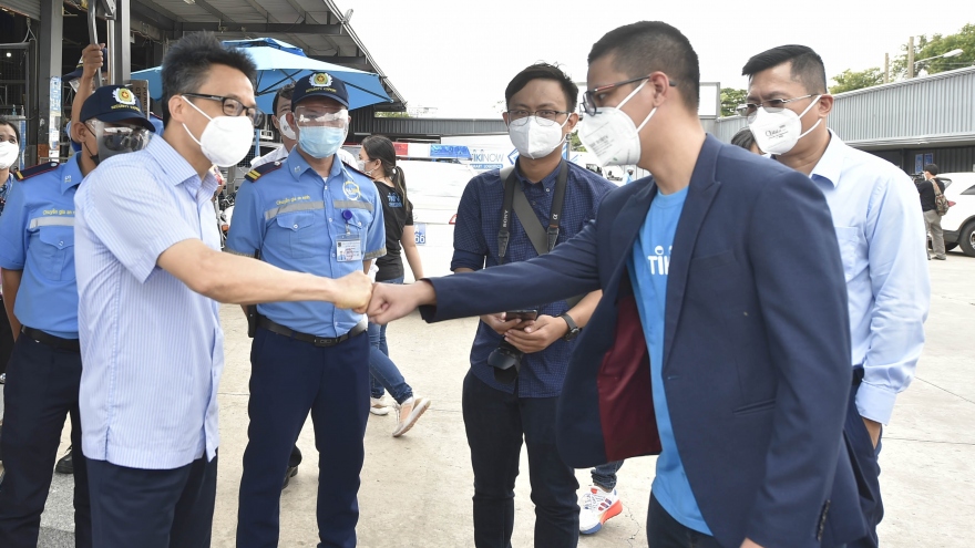 “Tiêm hết vaccine cho người lao động tại những doanh nghiệp sản xuất quan trọng”
