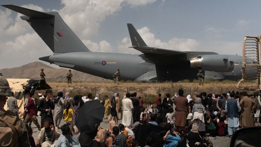 Thời hạn sơ tán cận kề - Sân bay Kabul gặp nguy?
