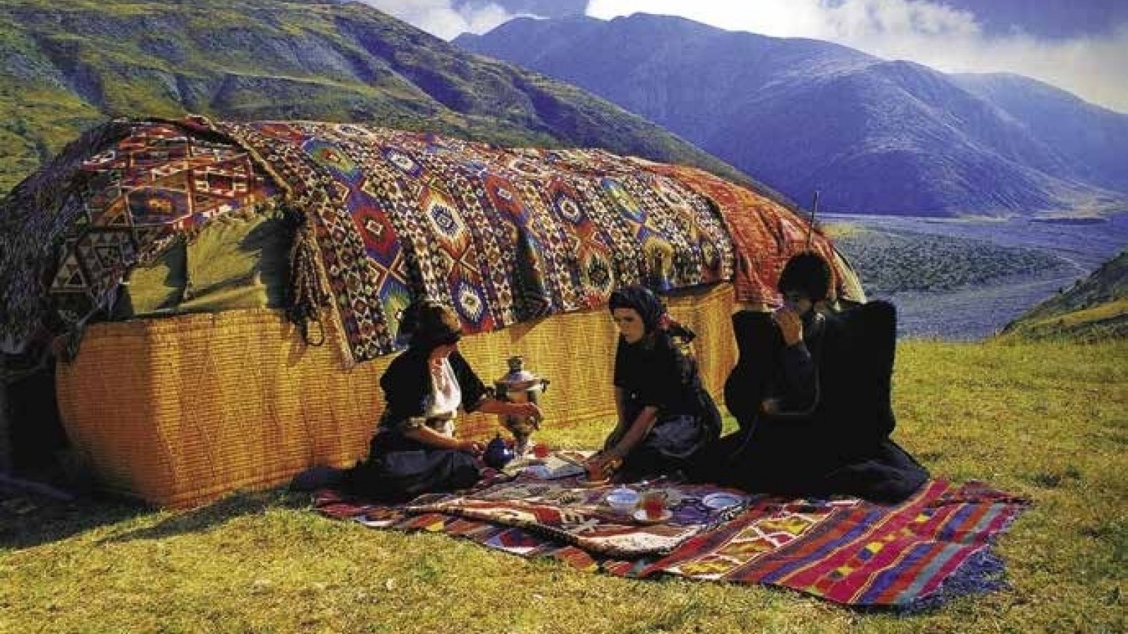 Sức lôi cuốn mê hoặc của thảm và nghệ thuật dệt thảm Azerbaijan