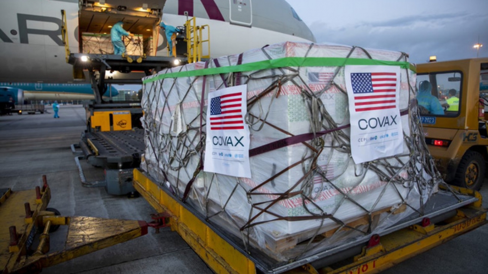 Vietnam receives 500,000 AstraZeneca vaccine doses from COVAX
