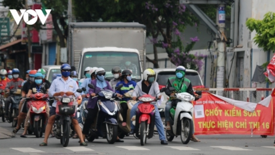 Thủ tướng yêu cầu không để người dân nào thiếu ăn, thiếu mặc, không có chỗ ở