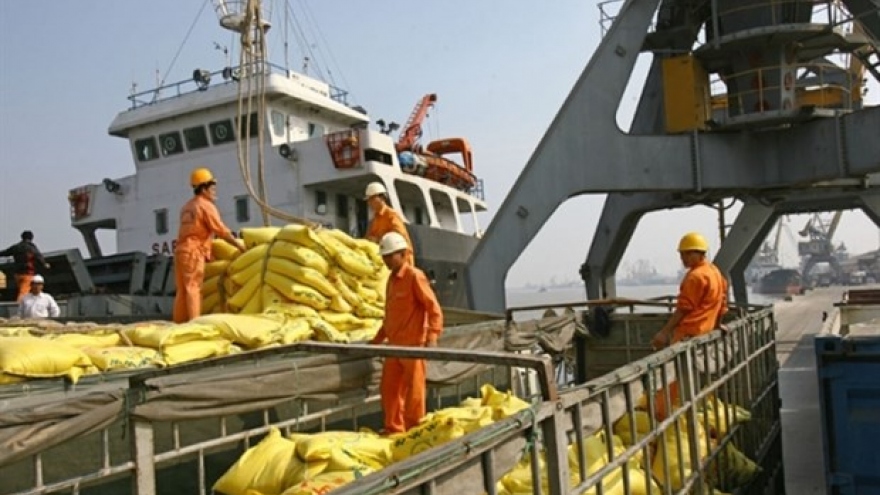 Transport Ministry directs to ease operation of seaports amid pandemic