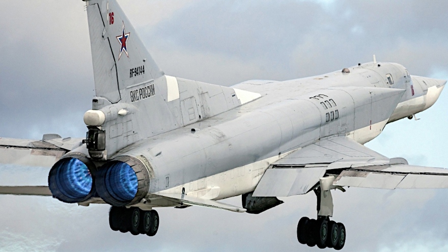 Máy bay ném bom Tu-22M3 của Nga tham gia tập trận sát biên giới Afghanistan