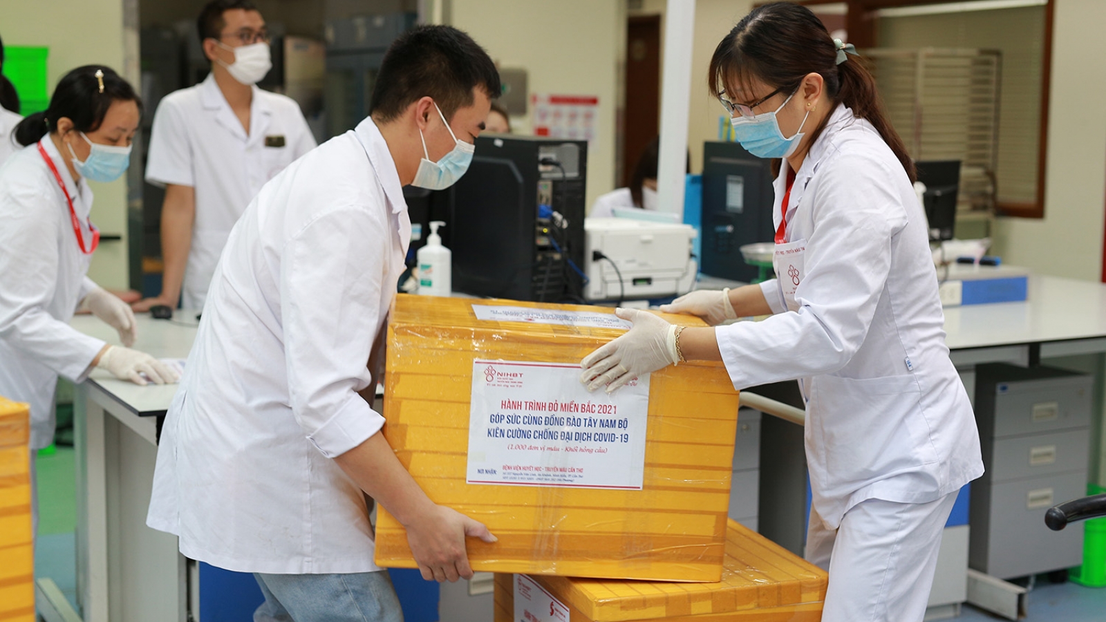 Gần 3.000 đơn vị máu chuyển đến 10 tỉnh, thành phố trong đợt giãn cách xã hội