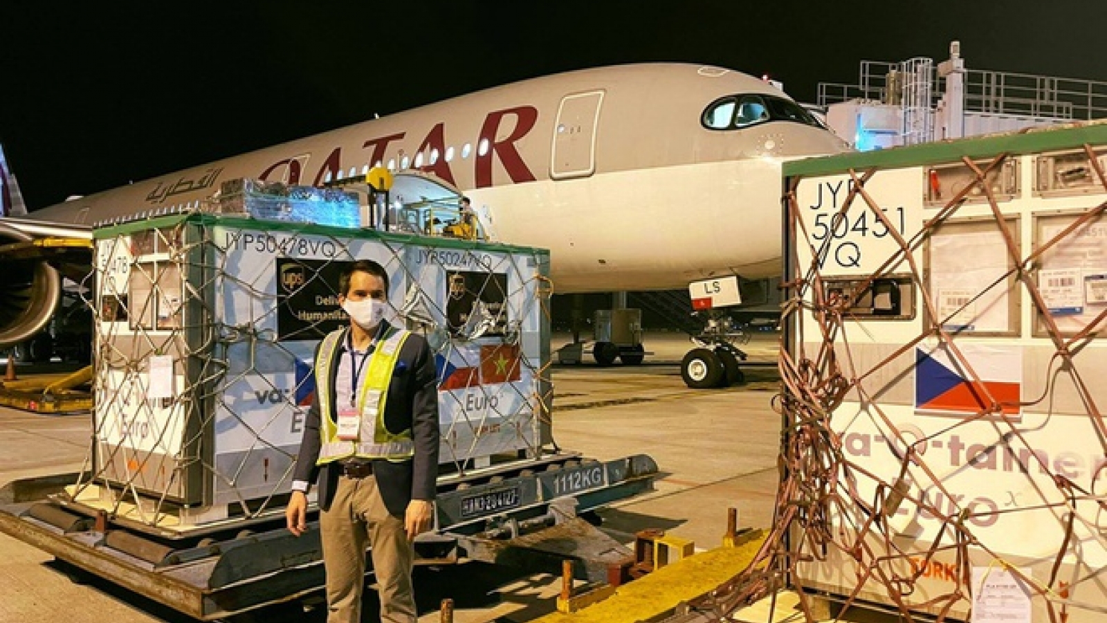 Vietnam receives COVID-19 vaccine donation from Czech Republic 
