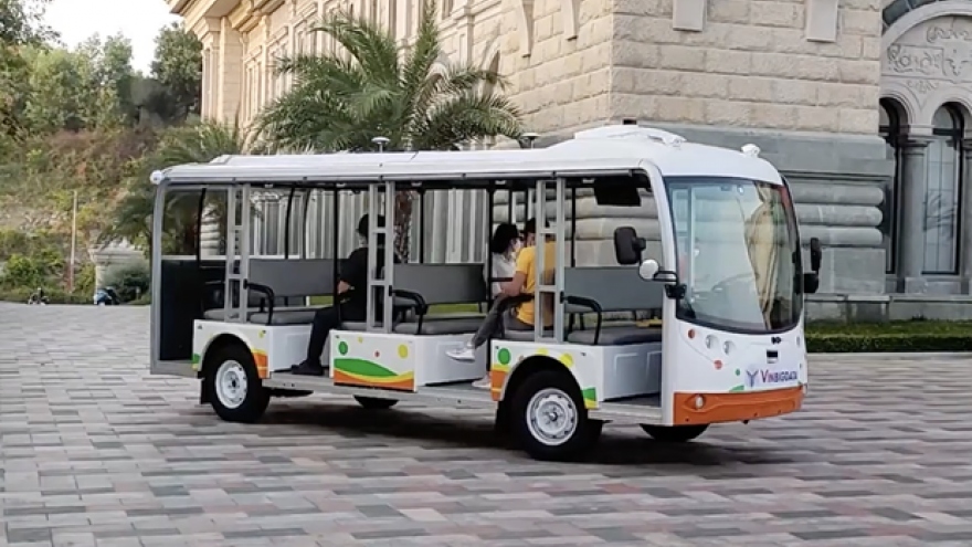 Vingroup tests self-driving electric vehicle in Nha Trang