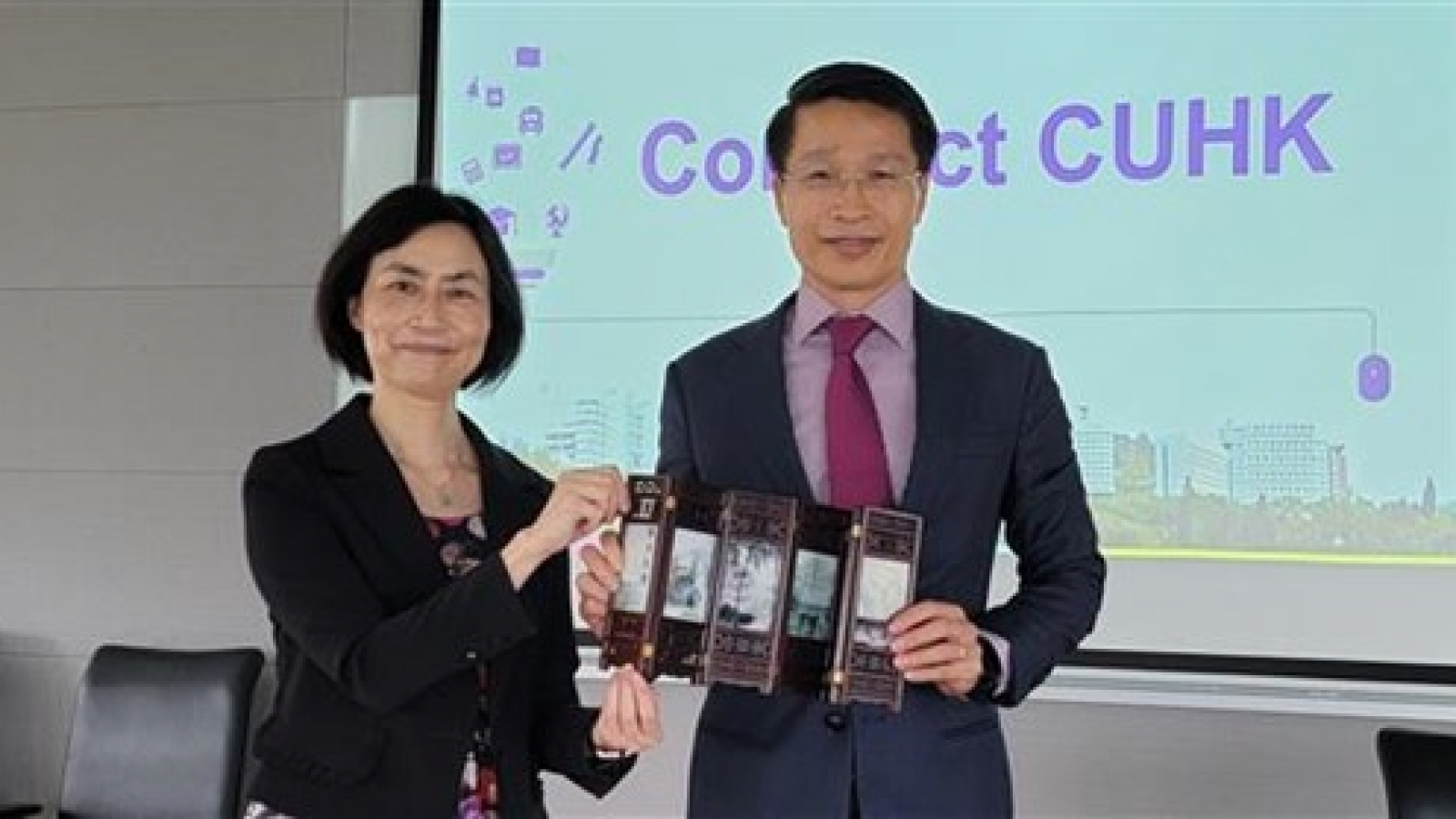 Leading Hong Kong university to provide 15 scholarship to Vietnamese student annually