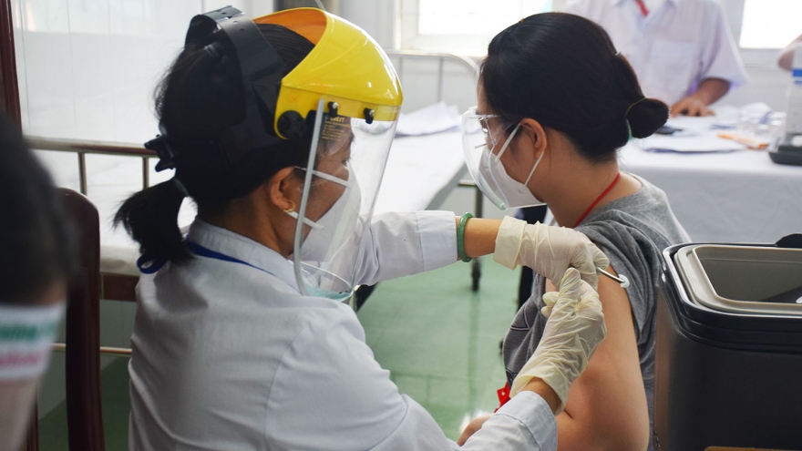 Phú Yên đẩy nhanh tiêm vaccine, tạo “vùng xanh” miễn dịch cộng đồng