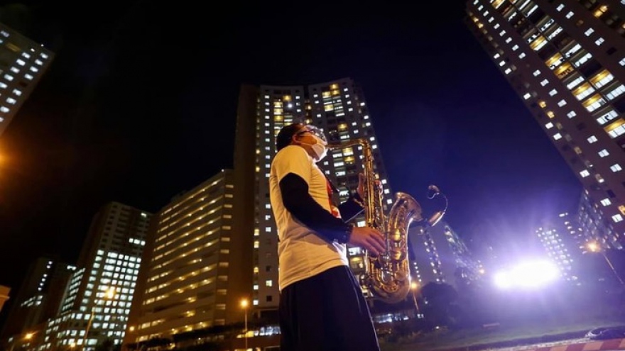 Nghệ sĩ saxophone Trần Mạnh Tuấn bị đột quỵ, hiện đã qua cơn nguy hiểm