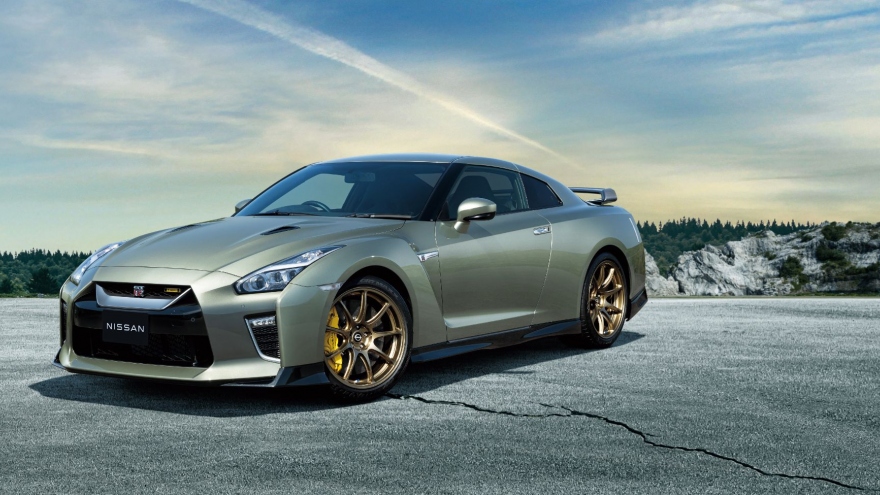 Nissan GT-R T-spec ra mắt với hai màu sơn đặc biệt