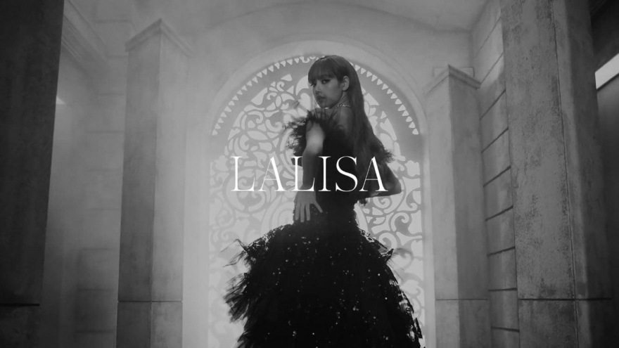 Lisa (BLACKPINK) hoá nàng công chúa nổi loạn, lái mô tô trong teaser MV mới