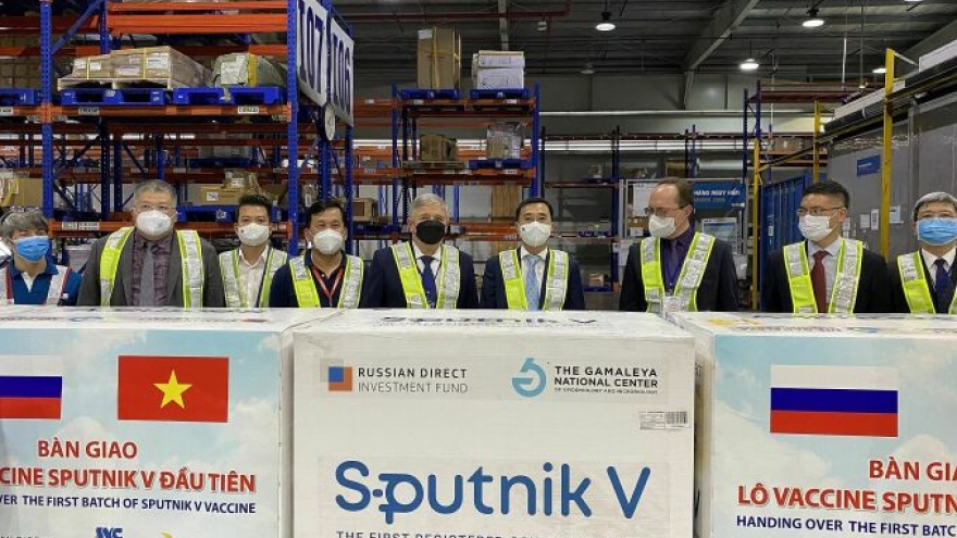 Vietnam receives more COVID-19 vaccines from Russia, Italy