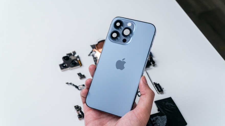 'Mổ' iPhone 13 Pro tại Việt Nam: Màn hình mỏng hơn, cụm camera thiết kế lại