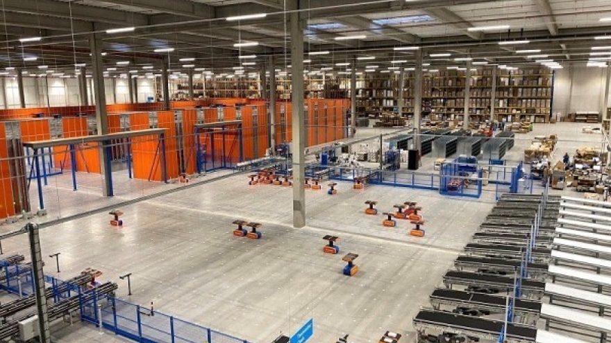 Công ty của Bỉ sử dụng người máy để đóng gói bưu kiện