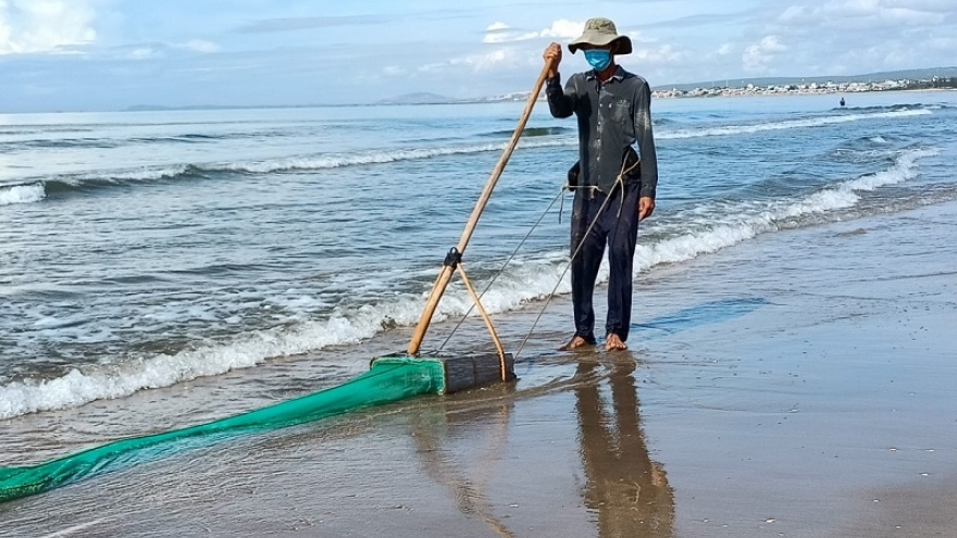 Người dân vùng biển Bình Thuận vất vả mưu sinh trong đại dịch