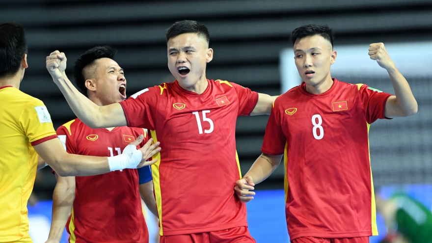 ĐT Futsal Việt Nam hạnh phúc khi ghi bàn vào lưới ĐT Futsal Brazil