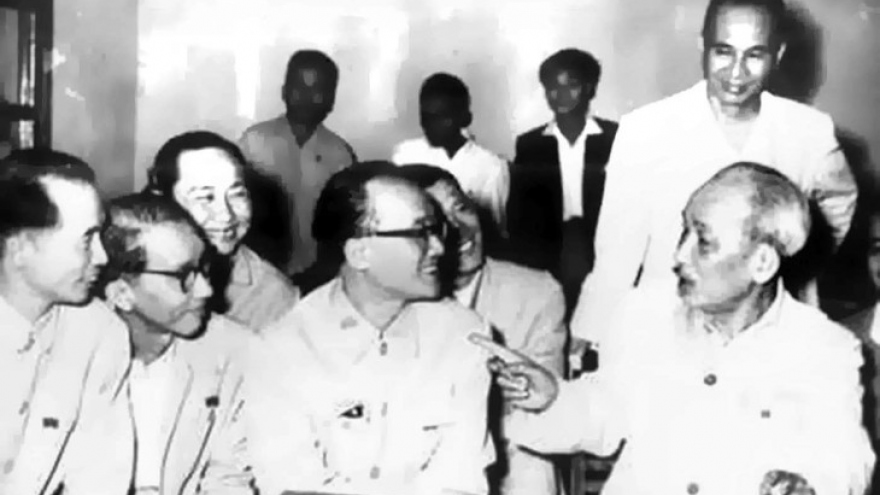 Chủ tịch Hồ Chí Minh và chính sách trọng người tài, trọng văn nghệ sỹ