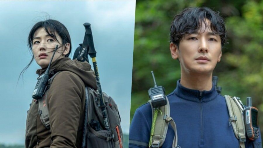 "Thế tử Kingdom" Joo Ji Hoon và "mợ chảnh" Jun Ji Hyun vượt biển lửa trong phim mới