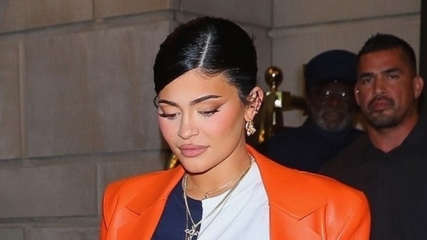 Kylie Jenner phối đồ sành điệu, khoe bụng bầu tại Tuần lễ thời trang New York