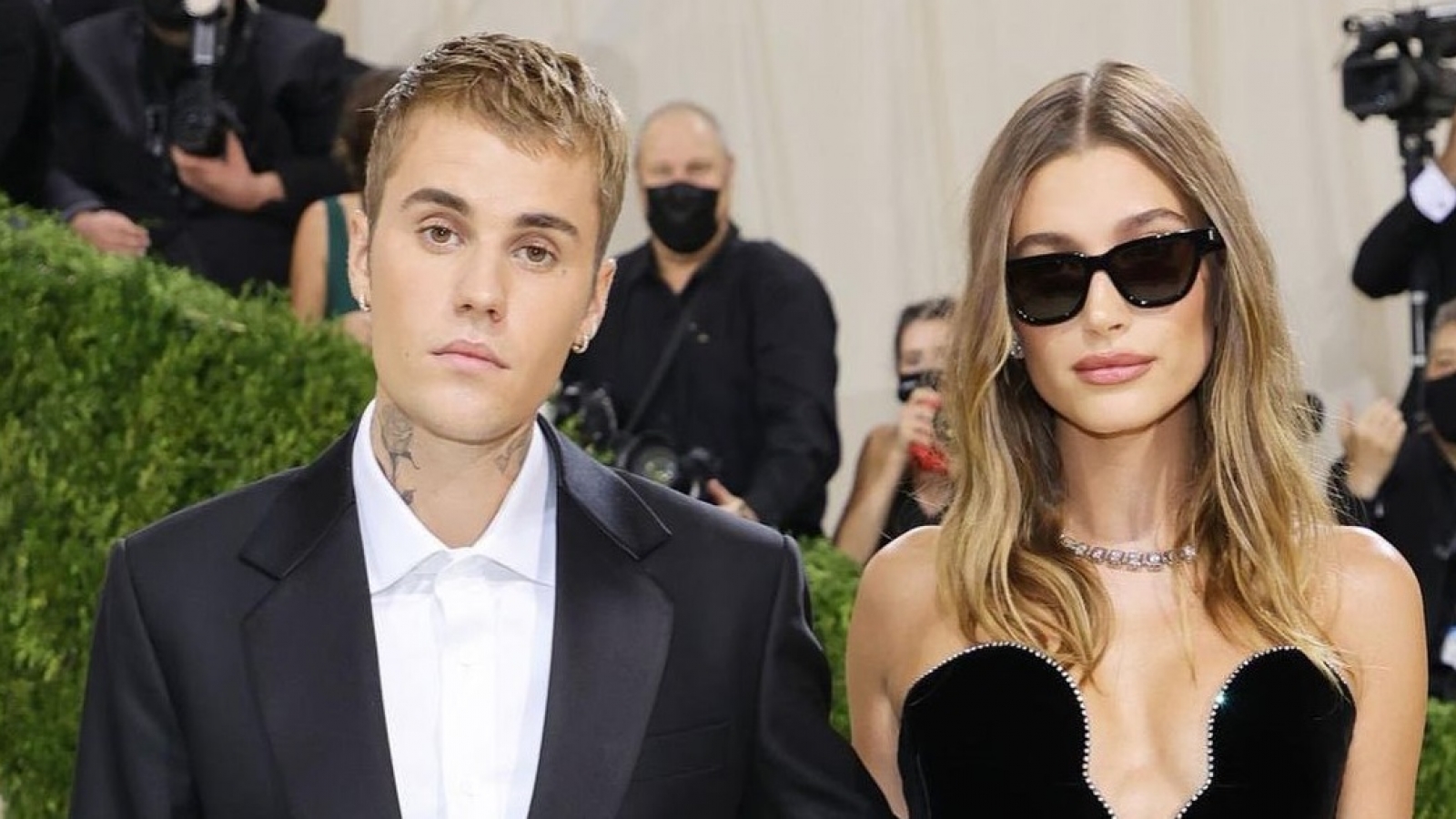 Hailey Baldwin lên tiếng trước tin đồn bị Justin Bieber ngược đãi