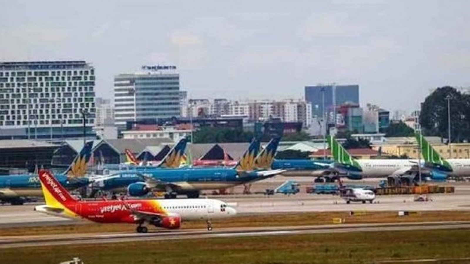 CAAV asks airlines to stop selling domestic tickets