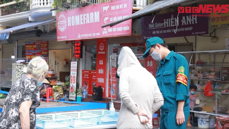 "Chợ nhà giàu" ở phố cổ Hà Nội thay đổi sau hơn 10 ngày dừng hoạt động