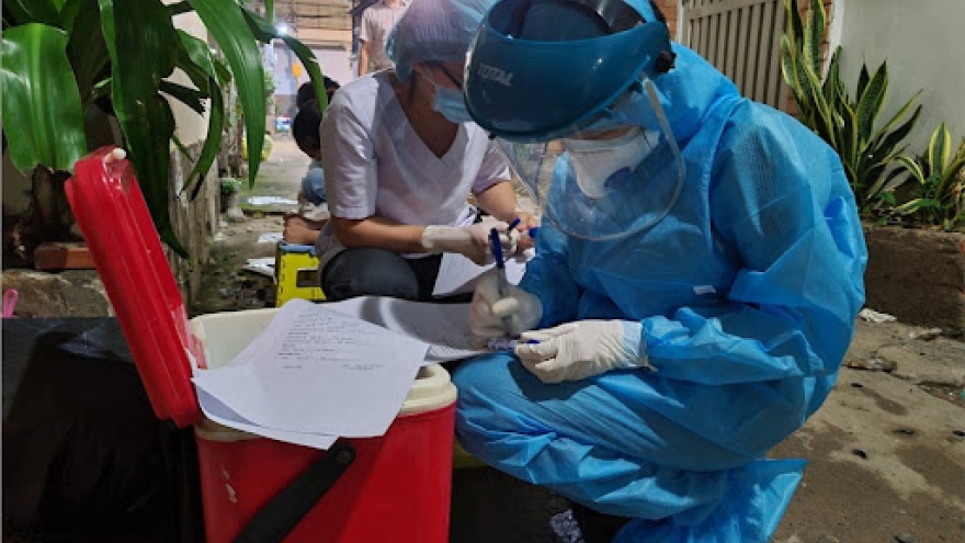 Ngày 15/9, Việt Nam có 10.585 ca mắc COVID-19 mới, TP.HCM giảm hơn 1.000 ca