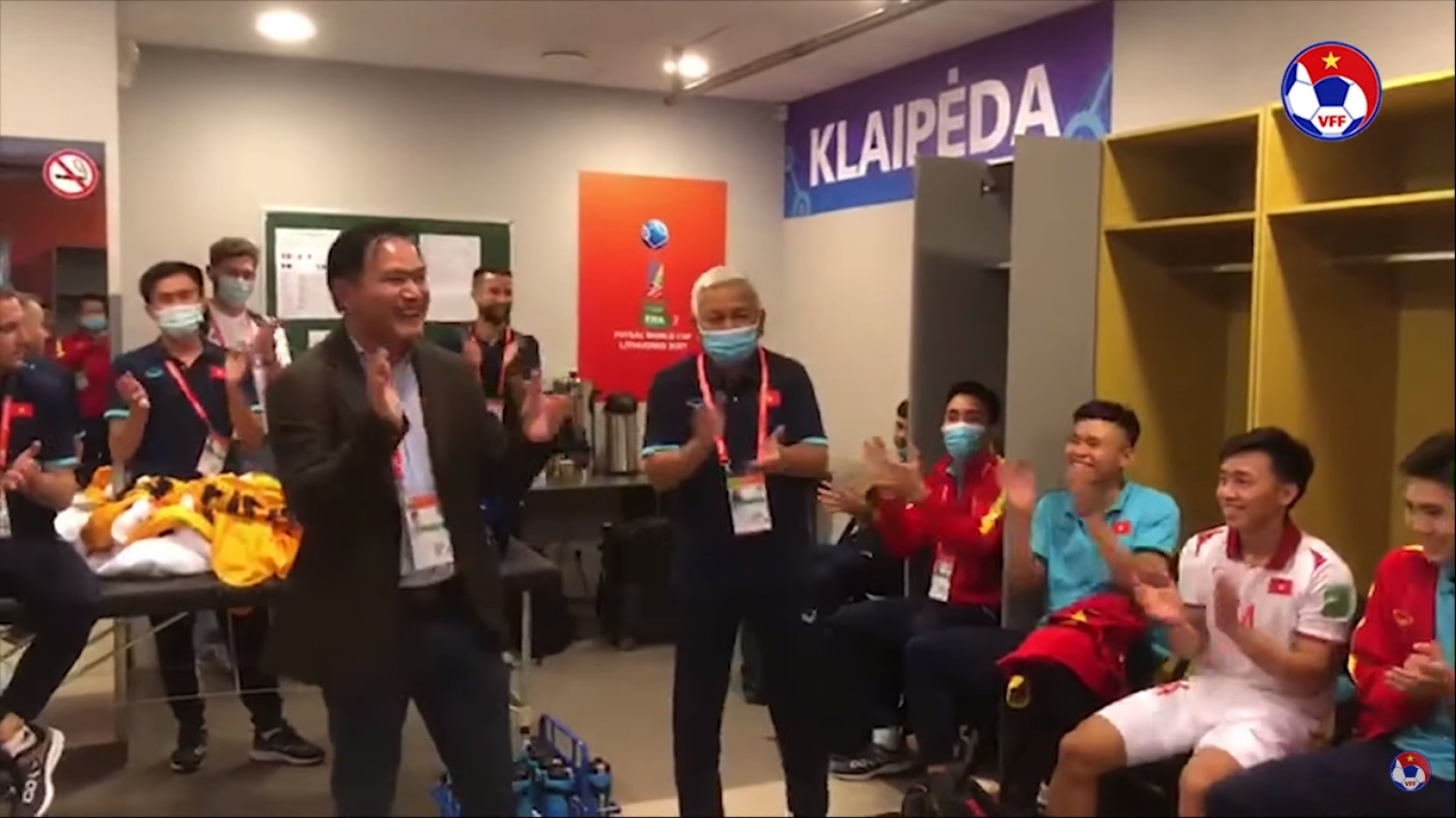 ĐT Futsal Việt Nam “quẩy tưng bừng” trong phòng thay đồ sau trận thắng Panama