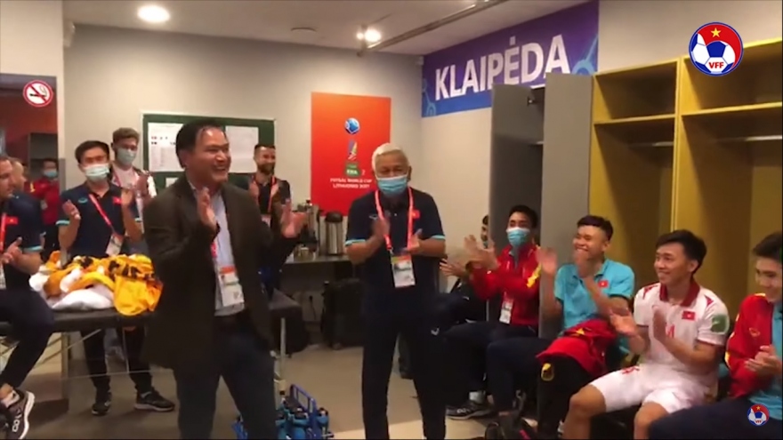 ĐT Futsal Việt Nam “quẩy tưng bừng” trong phòng thay đồ sau trận thắng Panama