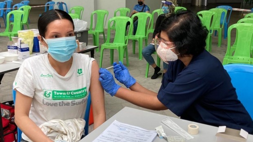 Embassy assists vaccination campaign for Vietnamese expats in Malaysia