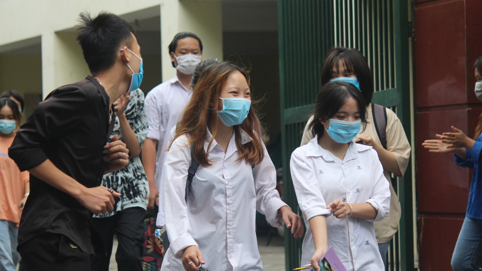Nhiều địa phương cho học sinh trở lại trường