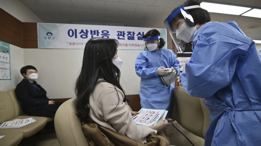 Học sinh và giáo viên ở Hàn Quốc được tiêm phòng vaccine Covid-19 như thế nào?