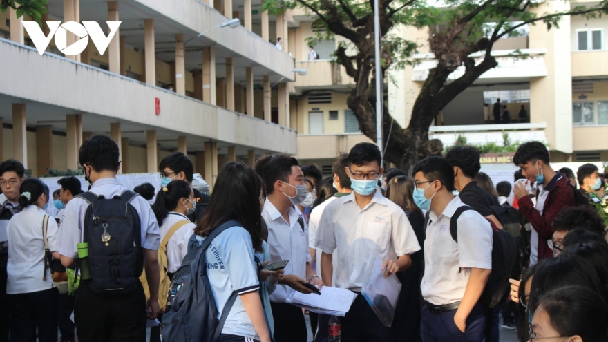 Chương trình tiếng Anh tích hợp: Đừng để học sinh phải bối rối giữa “ngã ba đường”