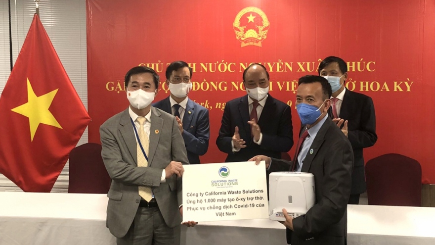 Vietnamese State leader meets overseas Vietnamese in US