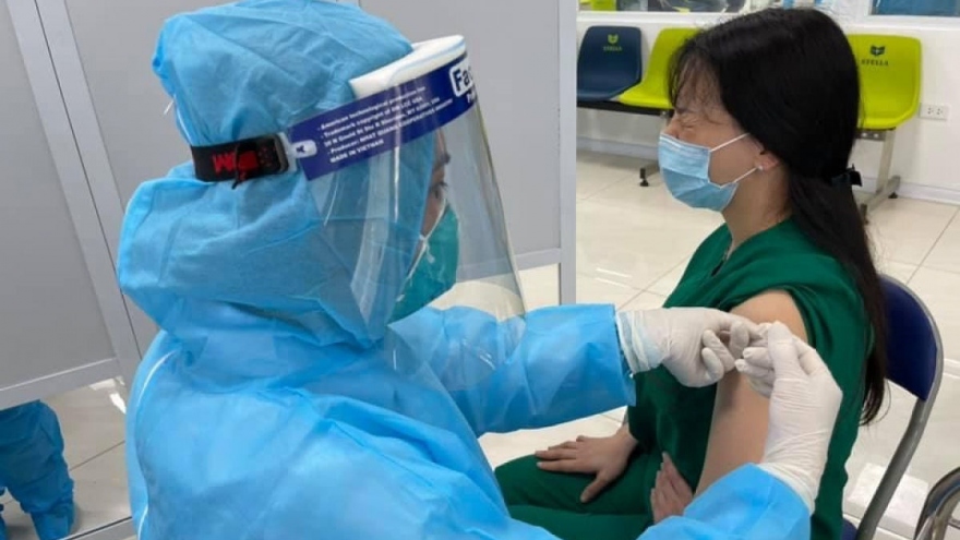 11 tỉnh, thành hỗ trợ Hà Nội xét nghiệm diện rộng và tiêm vaccine COVID-19