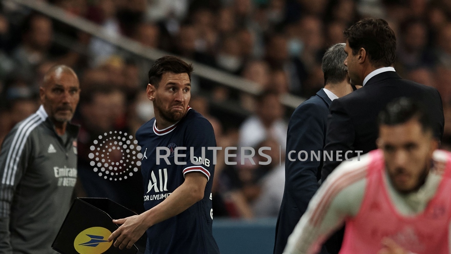 Messi "giận dỗi" với HLV Pochettino, PSG ngược dòng kịch tính trước Lyon