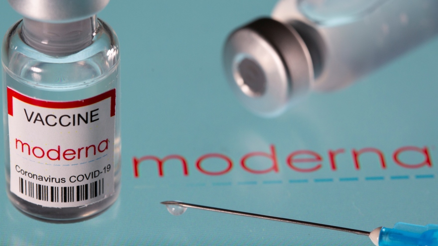 Pháp tạm dừng sử dụng vaccine Moderna cho mũi tiêm tăng cường