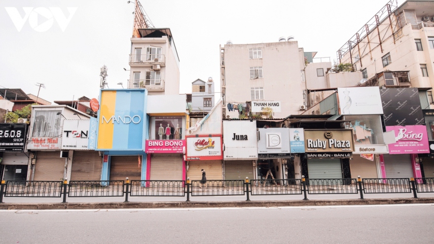 Hanoi shopping streets await reopening as COVID-19 outbreak wanes