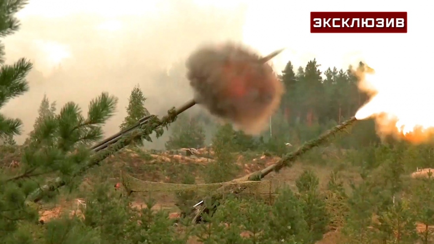 Siêu pháo tự hành Msta và Malka của Nga “biến kẻ thù thành cát bụi” trong tập trận Zapad